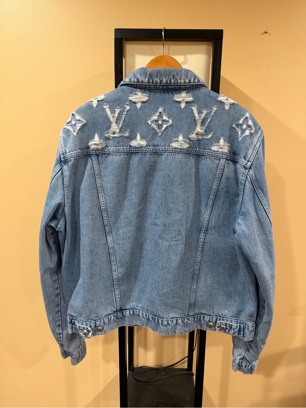 Louis Vuitton SS25 Frayed / Distressed Monogram Blue Denim Trucker Jacket - Picture 5 of 16